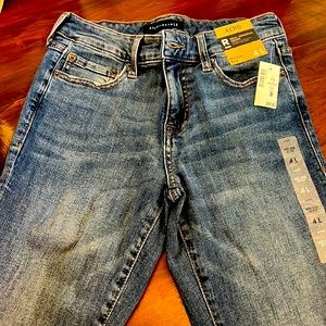 Mid rise, boot jeans
